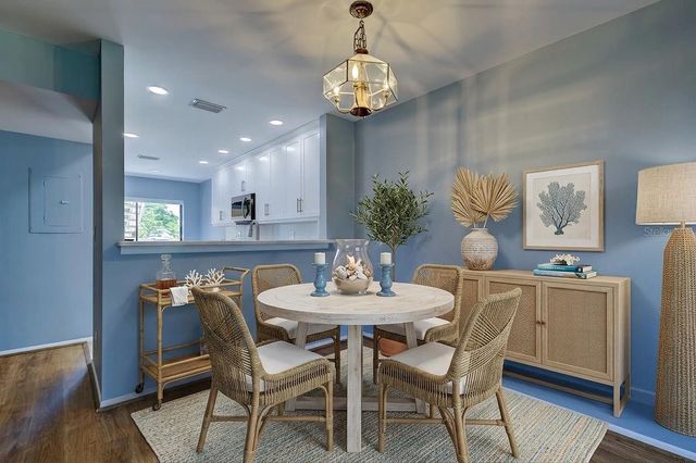 2004 LONGPOINTE CIRCLE E2, Venice, FL 34293