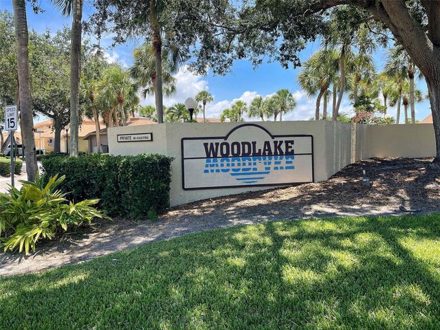2004 LONGPOINTE CIRCLE E2, Venice, FL 34293