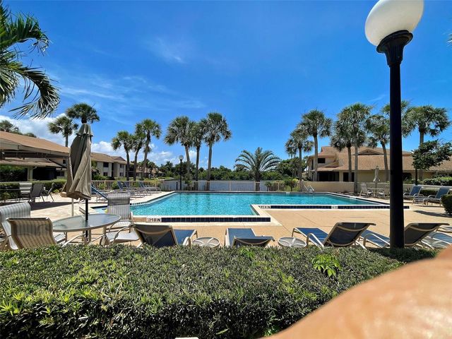 2004 LONGPOINTE CIRCLE E2, Venice, FL 34293