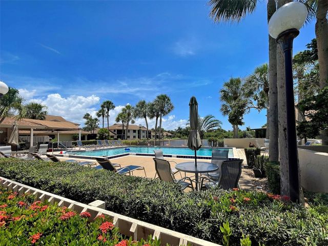 2004 LONGPOINTE CIRCLE E2, Venice, FL 34293