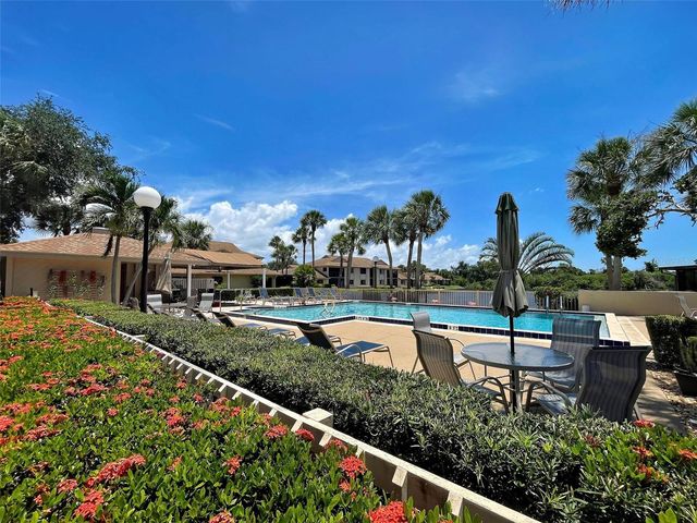 2004 LONGPOINTE CIRCLE E2, Venice, FL 34293