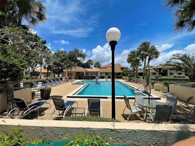 2004 LONGPOINTE CIRCLE E2, Venice, FL 34293
