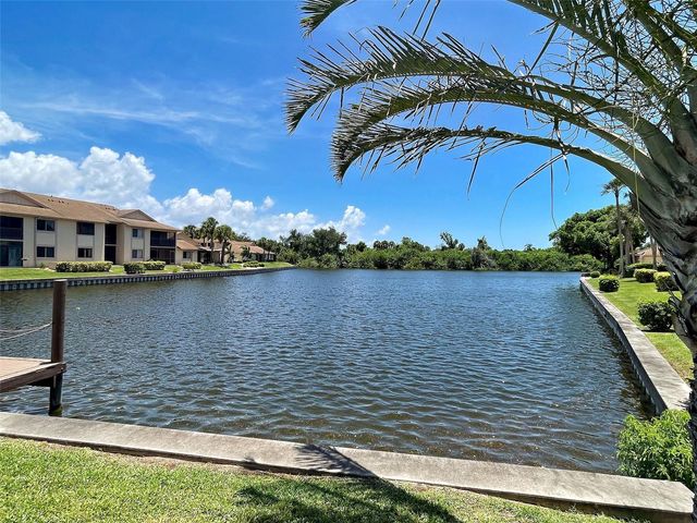 2004 LONGPOINTE CIRCLE E2, Venice, FL 34293