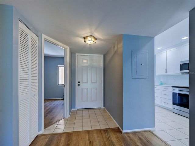 2004 LONGPOINTE CIRCLE E2, Venice, FL 34293