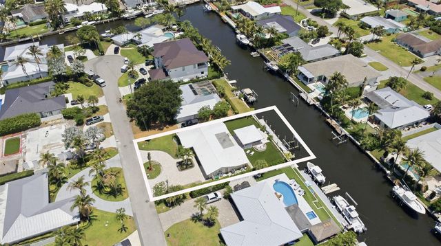 16 LEEWARD Circle, Tequesta, FL 33469