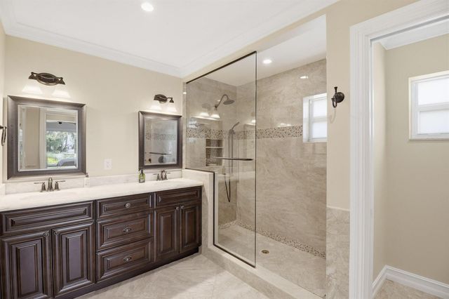 16 LEEWARD Circle, Tequesta, FL 33469