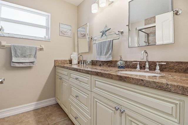 16 LEEWARD Circle, Tequesta, FL 33469