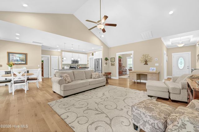 118 Persimmon Lane, Hampstead, NC 28443