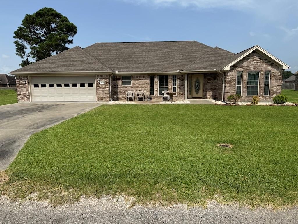 290 Tyler Drive, Orange, TX 77630