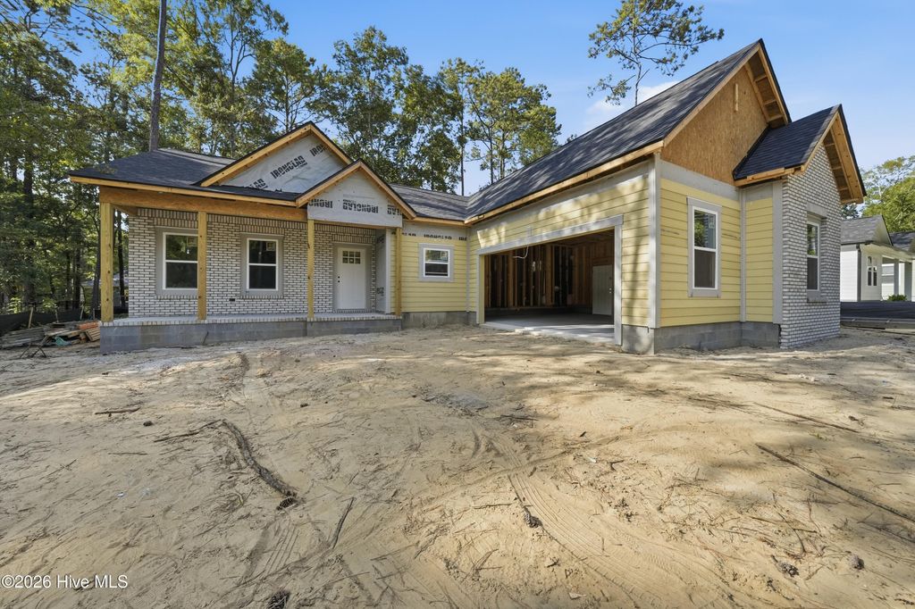 686 Folly Drive, Bolivia, NC 28422