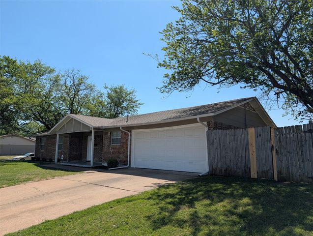 1001 W Main Street, Crowley, TX 76036