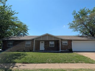 1001 W Main Street, Crowley, TX 76036