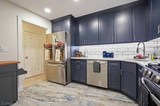 6 AMETHYST WAY, Franklin Twp., NJ 08823