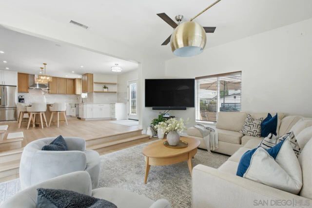 3776 Mactibby, San Diego, CA 92117