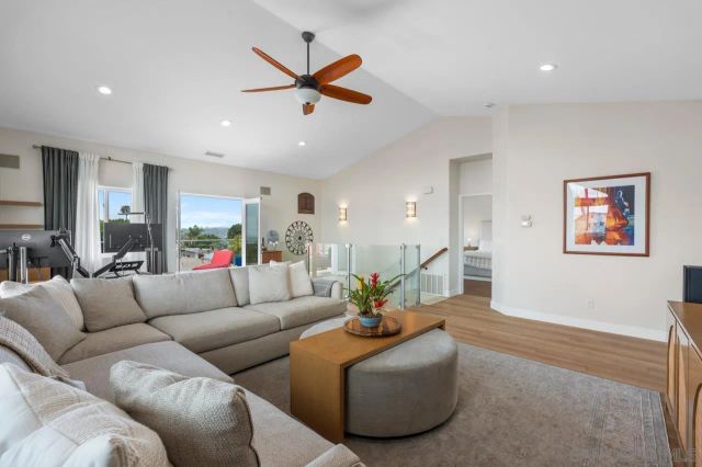 3776 Mactibby, San Diego, CA 92117
