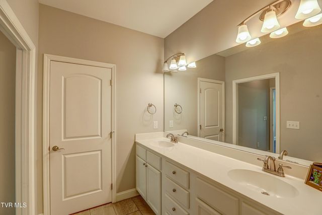 1434 Hatterdale Farm Road, Blountville, TN 37617