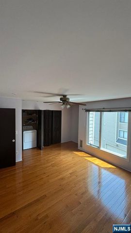 1012 River Renaissance D12, East Rutherford, NJ 07073