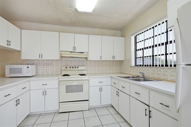 16604 SW 104th Ct, Miami, FL 33157