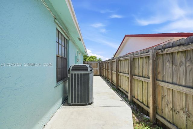 16604 SW 104th Ct, Miami, FL 33157