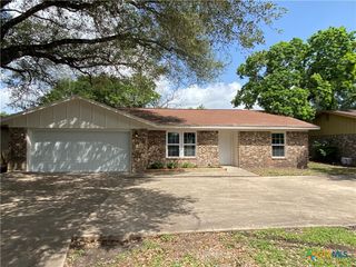 2812 Meadowlark Street, Victoria, TX 77901