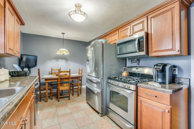 1224 East Mckinney Avenue, Rogersville, TN 37857