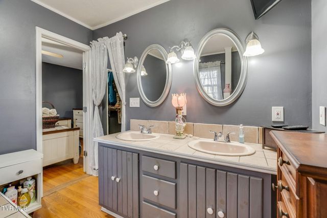1224 East Mckinney Avenue, Rogersville, TN 37857