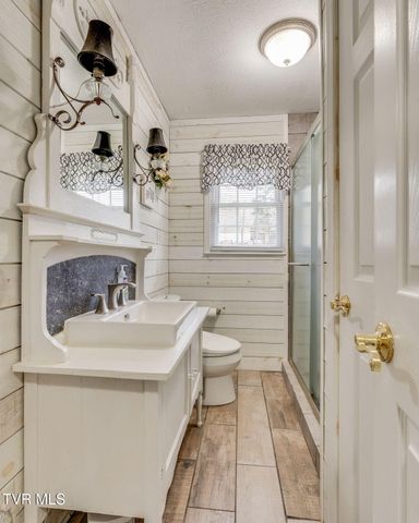 1224 East Mckinney Avenue, Rogersville, TN 37857