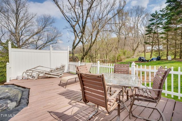 1224 East Mckinney Avenue, Rogersville, TN 37857