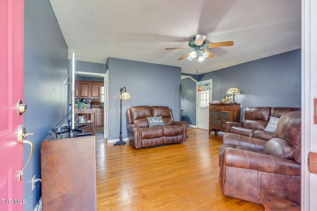 1224 East Mckinney Avenue, Rogersville, TN 37857