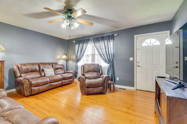 1224 East Mckinney Avenue, Rogersville, TN 37857