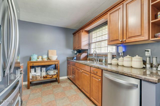 1224 East Mckinney Avenue, Rogersville, TN 37857