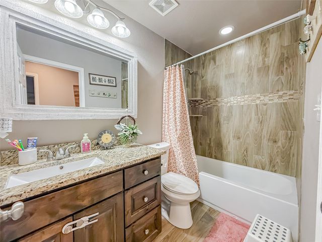 288 Nursery DR, Lexington, TX 78947