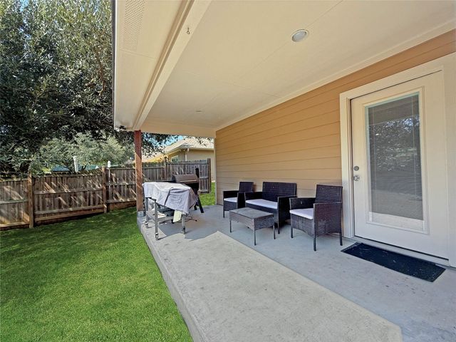 288 Nursery DR, Lexington, TX 78947