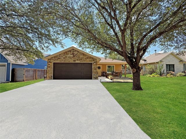 288 Nursery DR, Lexington, TX 78947