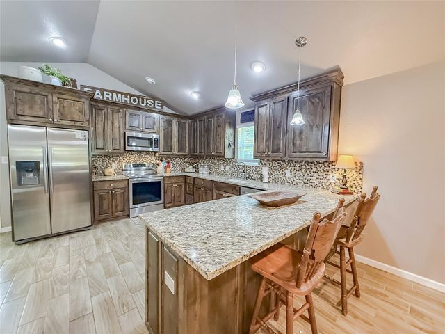 288 Nursery DR, Lexington, TX 78947