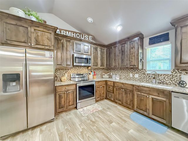 288 Nursery DR, Lexington, TX 78947