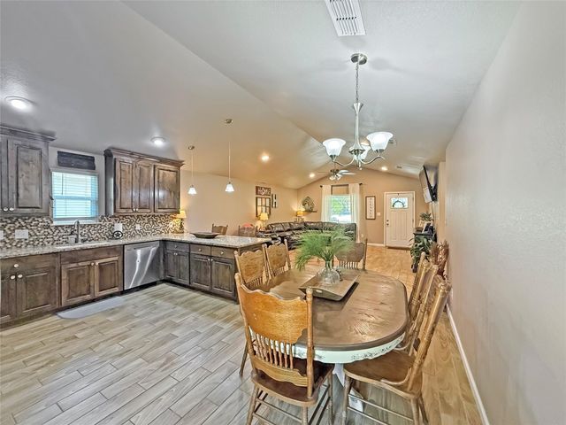 288 Nursery DR, Lexington, TX 78947