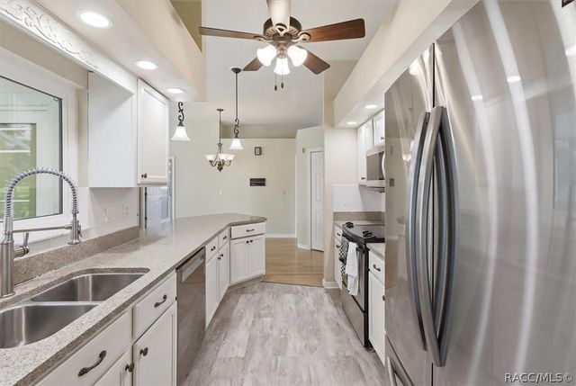 9401 Merriweather Drive, Weeki Wachee, FL 34613