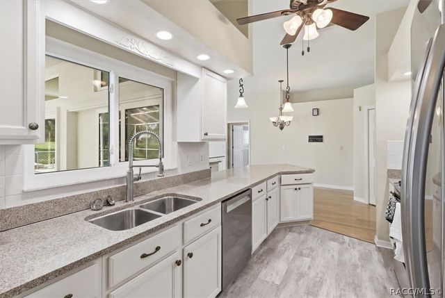 9401 Merriweather Drive, Weeki Wachee, FL 34613