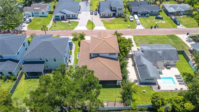2403 DERBYSHIRE AVENUE, Lakeland, FL 33803