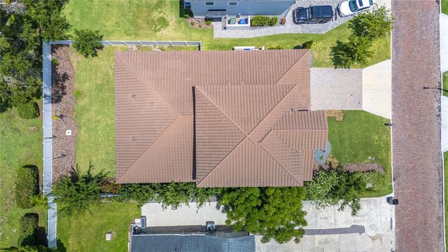 2403 DERBYSHIRE AVENUE, Lakeland, FL 33803