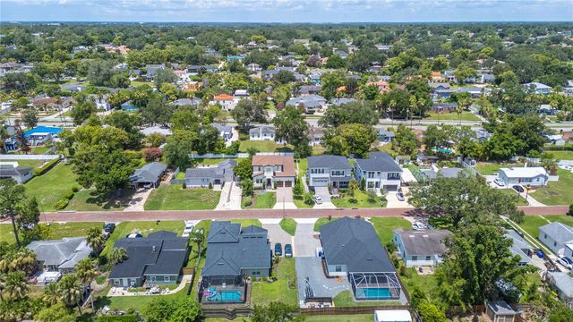 2403 DERBYSHIRE AVENUE, Lakeland, FL 33803