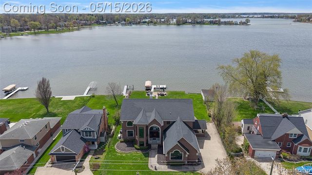 985 James K Boulevard, Pontiac, MI 48341