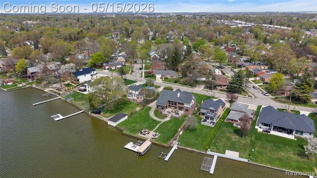 985 James K Boulevard, Pontiac, MI 48341