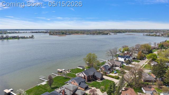 985 James K Boulevard, Pontiac, MI 48341