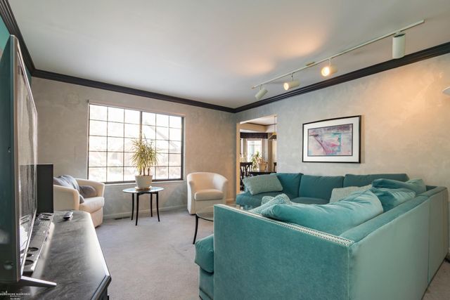 314 Meadow Bridge Drive, Rochester Hills, MI 48307