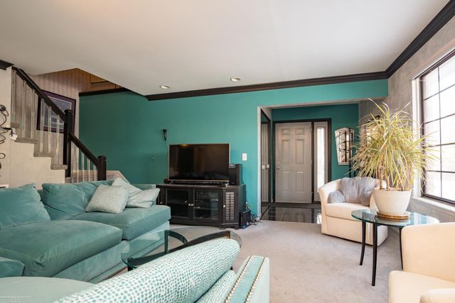 314 Meadow Bridge Drive, Rochester Hills, MI 48307