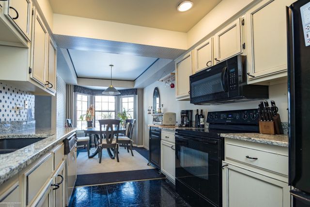 314 Meadow Bridge Drive, Rochester Hills, MI 48307