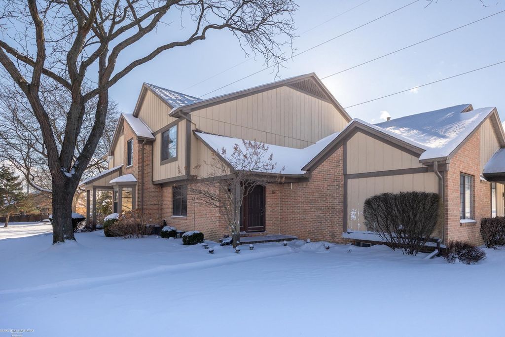 314 Meadow Bridge Drive, Rochester Hills, MI 48307