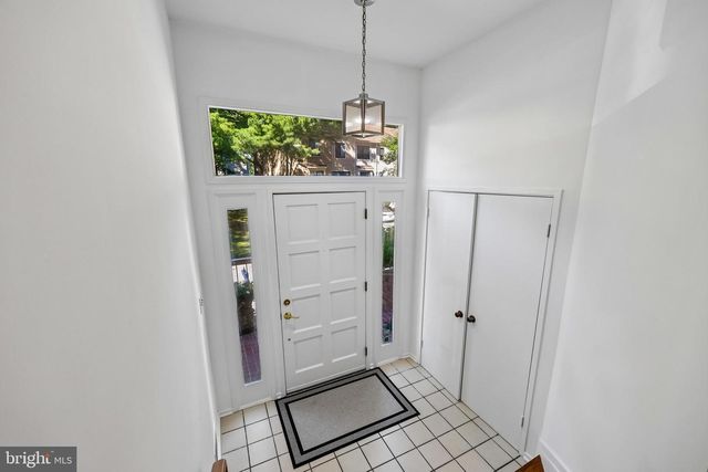5904 VALERIAN LN, Rockville, MD 20852